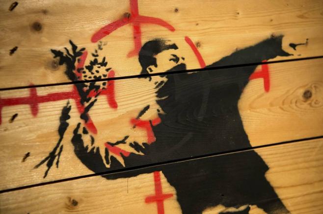 El último desafío de Banksy al mercado del arte: la autodestrucción de su trabajo El último desafío de Banksy al mercado del arte: la autodestrucción de su trabajo