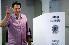 Haddad vota con la confianza de que habrá una segunda vuelta en Brasil