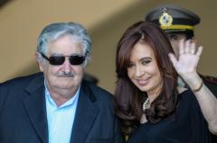Mujica apoya a Cristina Fernández en carta donde la llaman "víctima de persecución política"