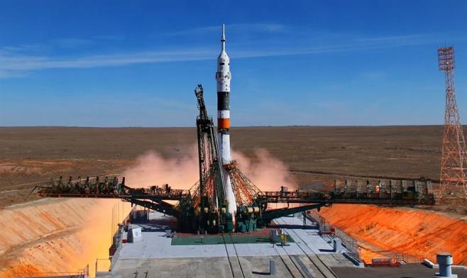 Rescatan a astronautas de Soyuz que tuvo que aterrizar tras fallo en cohete