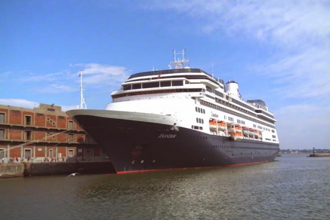 Cruceros: Buque Zaandam arribó a la bahía de Maldonado e inaugura temporada