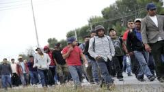 Cientos de migrantes hacen fila en Tijuana para pedir asilo en EE. UU.