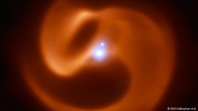 Astrónomos captan sistema estelar triple por primera vez en la Vía Láctea