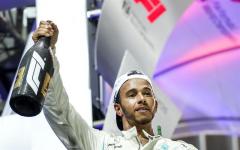 Hamilton lideró quinto año triunfal de Mercedes en F1, que despidió a Alonso