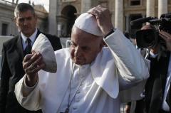 El papa califica el consumismo de "gran enfermedad" de nuestros días