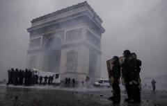 Disturbios en nueva protesta de "chalecos amarillos" en París