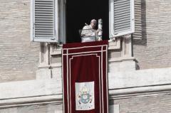 El papa enciende un cirio por la paz en Siria y en el mundo