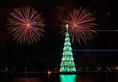 Río vuelve a encender el árbol de Navidad flotante más grande del mundo