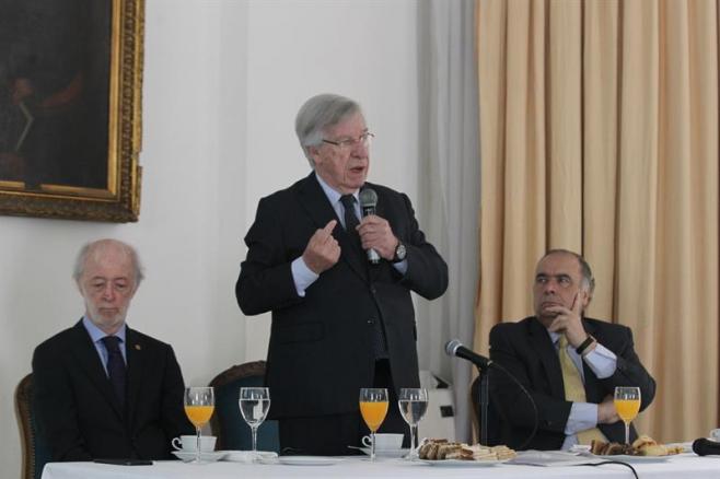 Uruguay debe impulsar la inversión privada, dice Astori