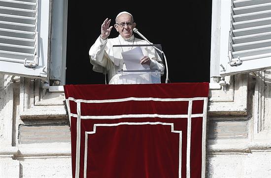 El papa pide que se respeten los derechos humanos de las familias migrantes