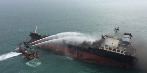 Al menos un muerto y dos desaparecidos por incendio de un petrolero en Hong Kong