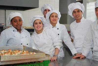 Estudiantes de la UTU de gastronomía se perfeccionan en Francia