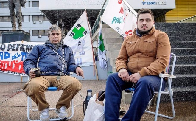 Trabajadores del Vilardebó se encadenan frente a Asse por rebaja salarial