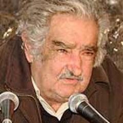 Mujica propone exonerar de IVA a las carnes de ave y cerdo