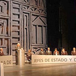 Inauguración de la Cumbre en el Teatro Solís