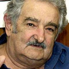 Mujica partidario de política de tierras para el que las trabaje